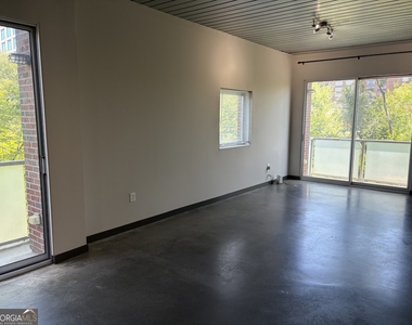 620 Glen Iris Ne - Photo Thumbnail 4