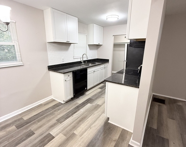207 Custer Circle - Photo Thumbnail 4