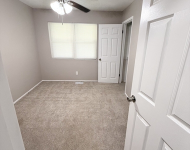 207 Custer Circle - Photo Thumbnail 10