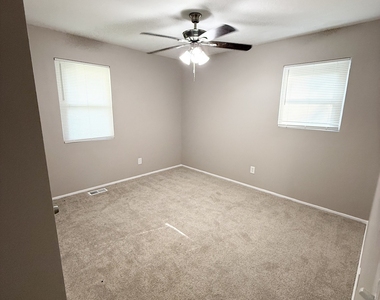 207 Custer Circle - Photo Thumbnail 11