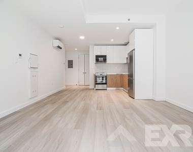 100 Lenox Road - Photo Thumbnail 4
