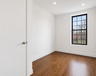 558 Kosciuszko Street - Photo Thumbnail 4