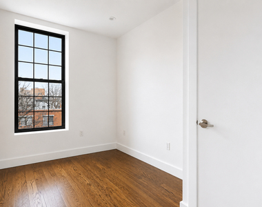 558 Kosciuszko Street - Photo Thumbnail 3