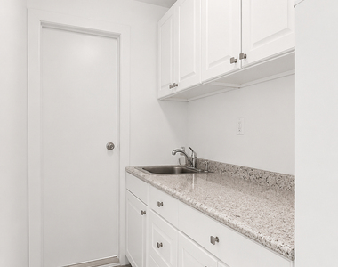 325 East 89th Street - Photo Thumbnail 2
