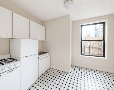 325 East 89th Street - Photo Thumbnail 1
