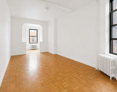 325 East 89th Street - Photo Thumbnail 3