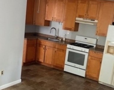 434 Brook St - Photo Thumbnail 2