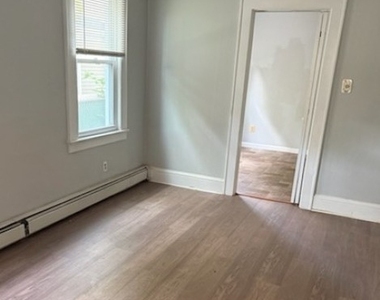 434 Brook St - Photo Thumbnail 8