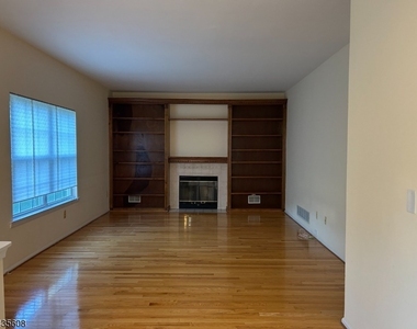 12 Colmart Way - Photo Thumbnail 6