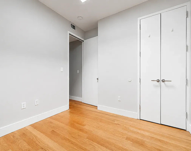 1100 Dekalb Avenue - Photo Thumbnail 4