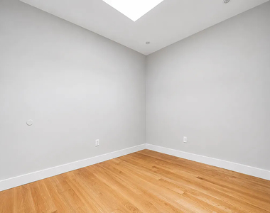 1100 Dekalb Avenue - Photo Thumbnail 3