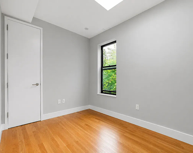 1100 Dekalb Avenue - Photo Thumbnail 2