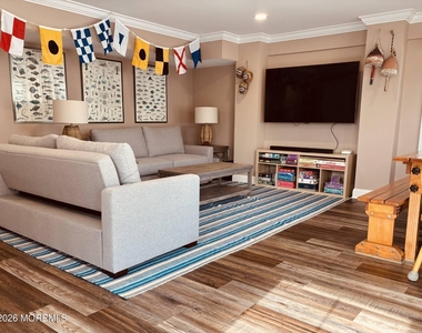 39 20th Avenue - Photo Thumbnail 5