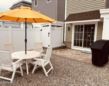 39 20th Avenue - Photo Thumbnail 9