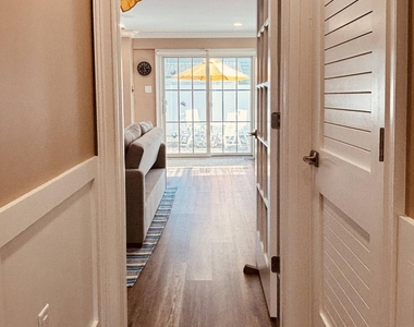 39 20th Avenue - Photo Thumbnail 2