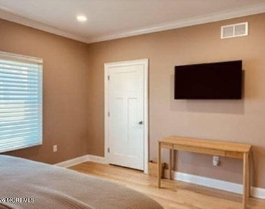 39 20th Avenue - Photo Thumbnail 32