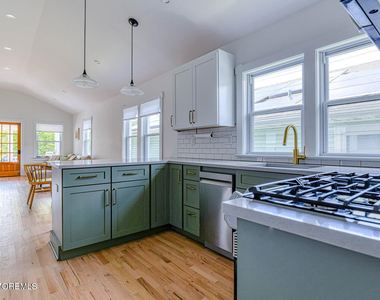 1225 6th Avenue - Photo Thumbnail 12