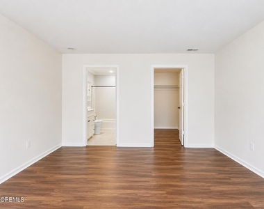 413 Yorkshire Place - Photo Thumbnail 8