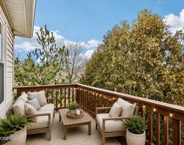 413 Yorkshire Place - Photo Thumbnail 14