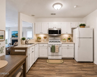 413 Yorkshire Place - Photo Thumbnail 4