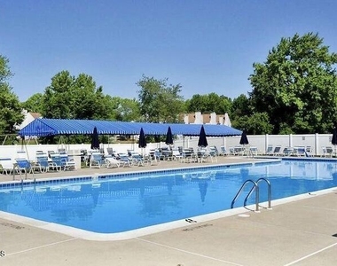 413 Yorkshire Place - Photo Thumbnail 15
