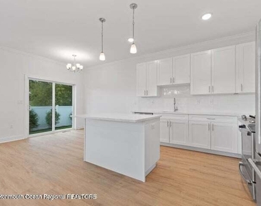 221 Brighton Avenue - Photo Thumbnail 4