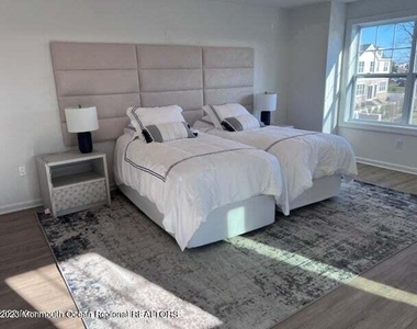 221 Brighton Avenue - Photo Thumbnail 10