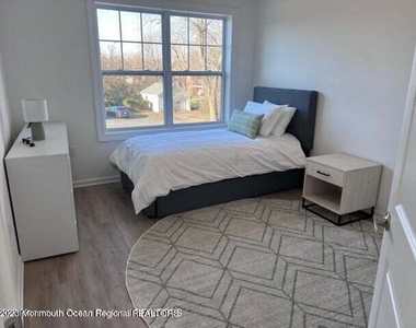 221 Brighton Avenue - Photo Thumbnail 9