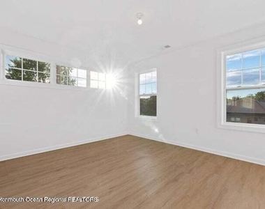 221 Brighton Avenue - Photo Thumbnail 12