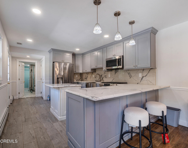351 Hollywood Avenue - Photo Thumbnail 6