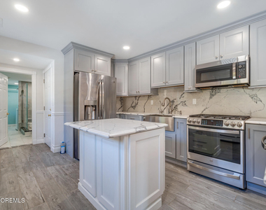 351 Hollywood Avenue - Photo Thumbnail 5
