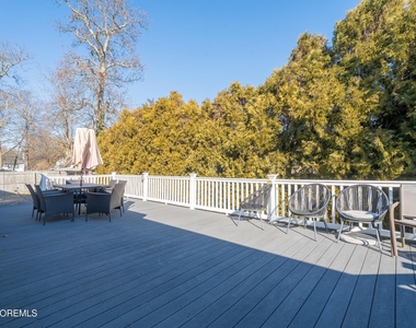 351 Hollywood Avenue - Photo Thumbnail 13