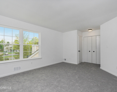 27 Karen Drive - Photo Thumbnail 14