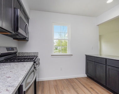 27 Karen Drive - Photo Thumbnail 6