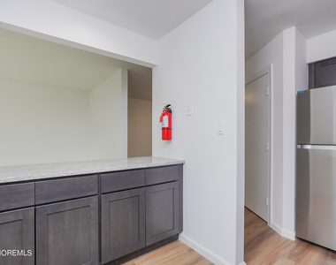 27 Karen Drive - Photo Thumbnail 7