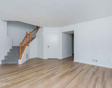 27 Karen Drive - Photo Thumbnail 4