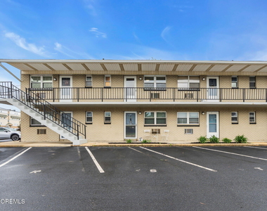 455 Ocean Boulevard - Photo Thumbnail 12