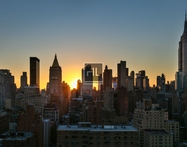 Second Avenue - Photo Thumbnail 10