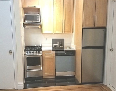 East 51 Street - Photo Thumbnail 2