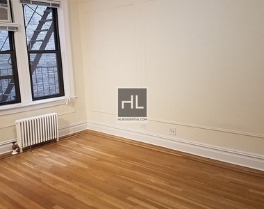 East 51 Street - Photo Thumbnail 1