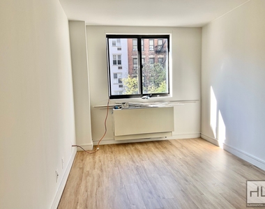 West 96th Street - Photo Thumbnail 3