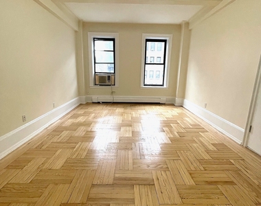 West 79 Street - Photo Thumbnail 3