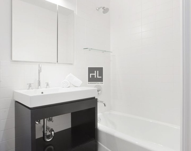 Washington Street - Photo Thumbnail 4