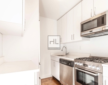 E 82 St - Photo Thumbnail 1