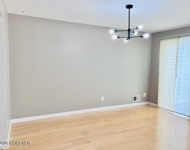5 Inwood Terrace - Photo Thumbnail 9