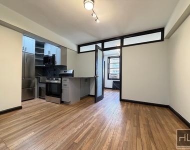 East 58 Street - Photo Thumbnail 2