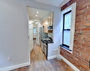 E 7th St. - Photo Thumbnail 1