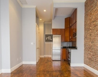 West 14 Street - Photo Thumbnail 1