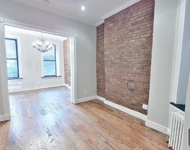 Mott Street - Photo Thumbnail 1