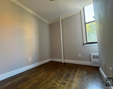 West 14 Street - Photo Thumbnail 1